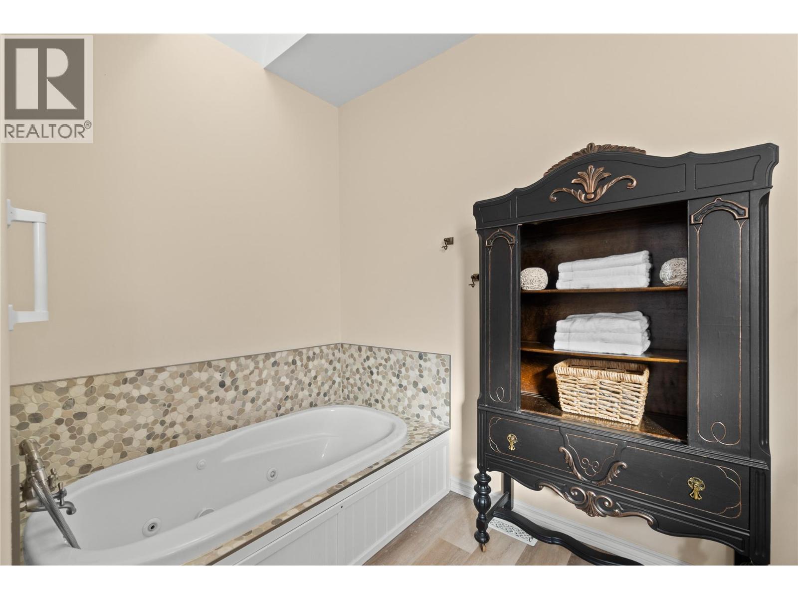2860 15 Avenue Ne Property Photo 52