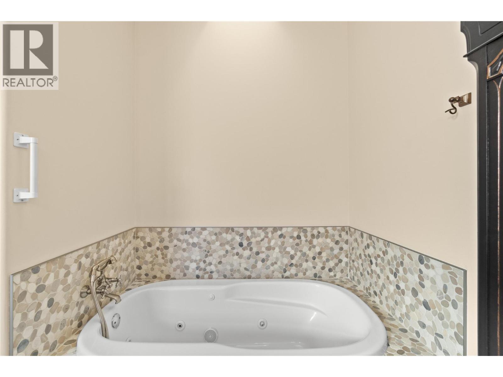 2860 15 Avenue Ne Property Photo 53