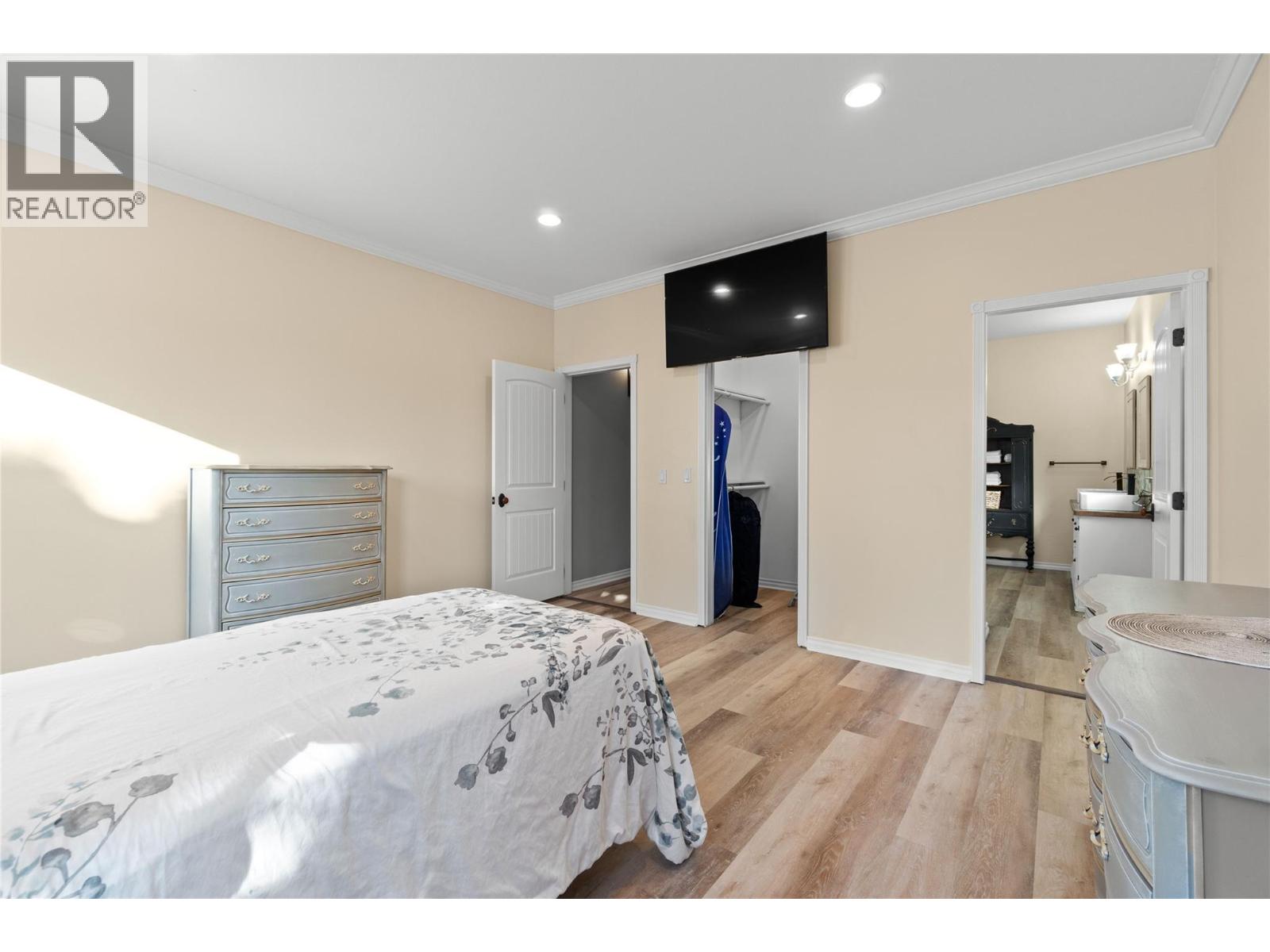 2860 15 Avenue Ne Property Photo 58