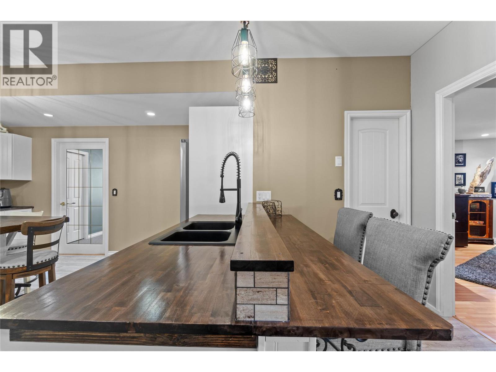 2860 15 Avenue Ne Property Photo 73