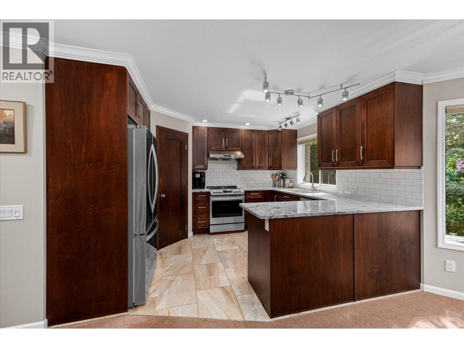 842 Raymer Road Property Photo 12