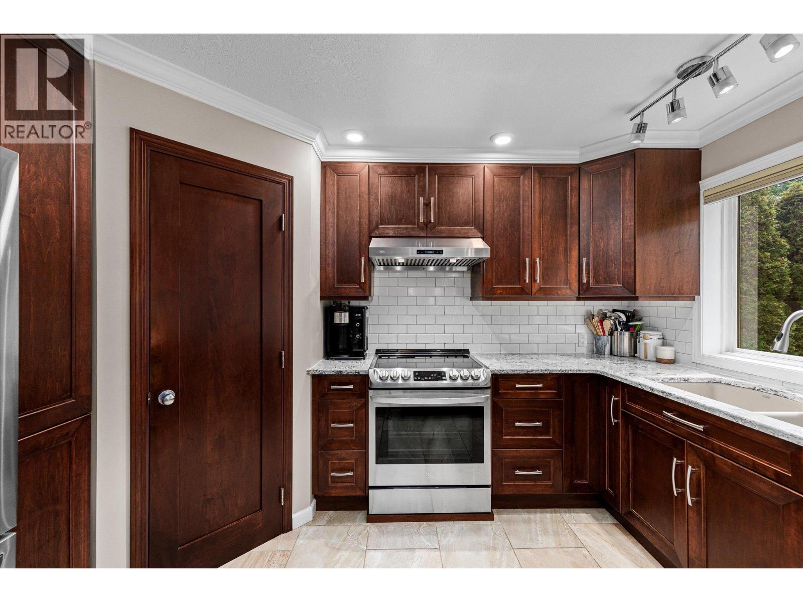 842 Raymer Road Property Photo 13