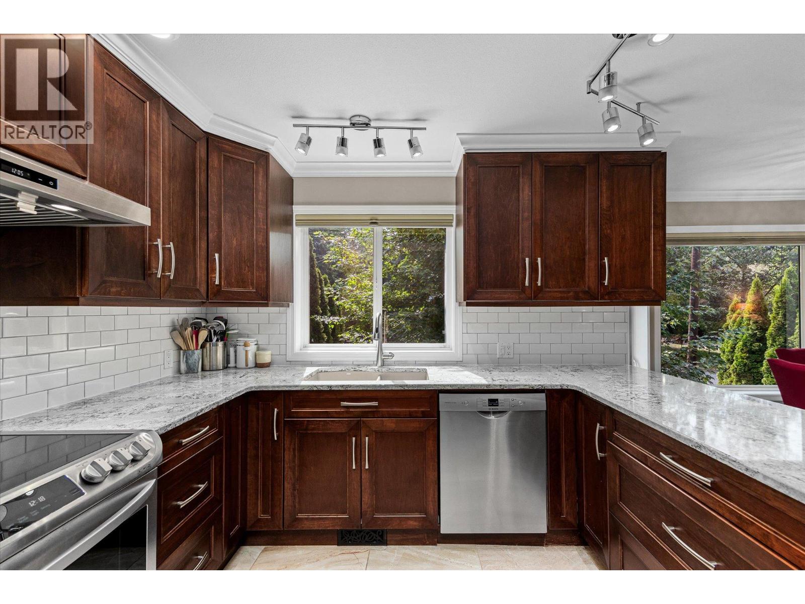 842 Raymer Road Property Photo 14