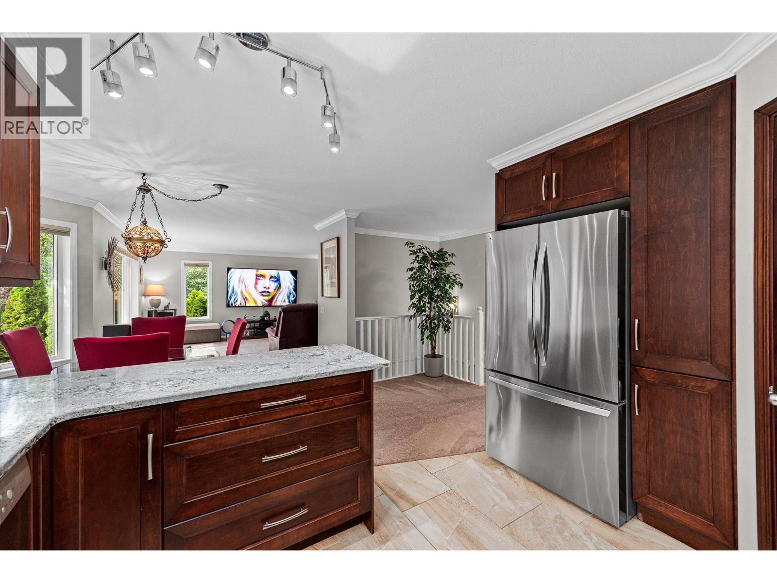 842 Raymer Road Property Photo 15
