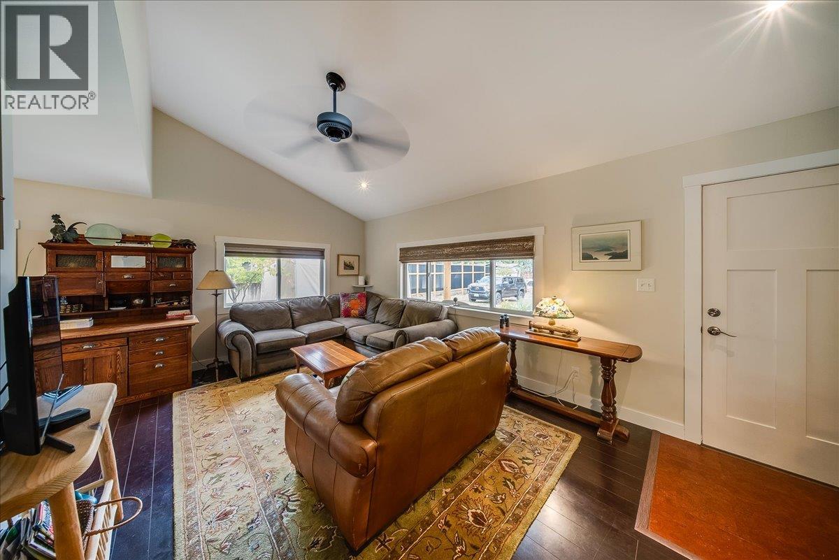 91 Holmes Road Property Photo 6
