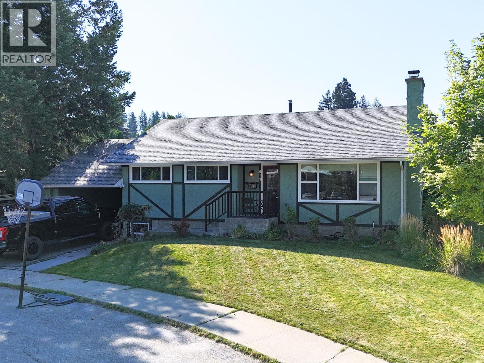612 17th Avenue S Property Photo 2