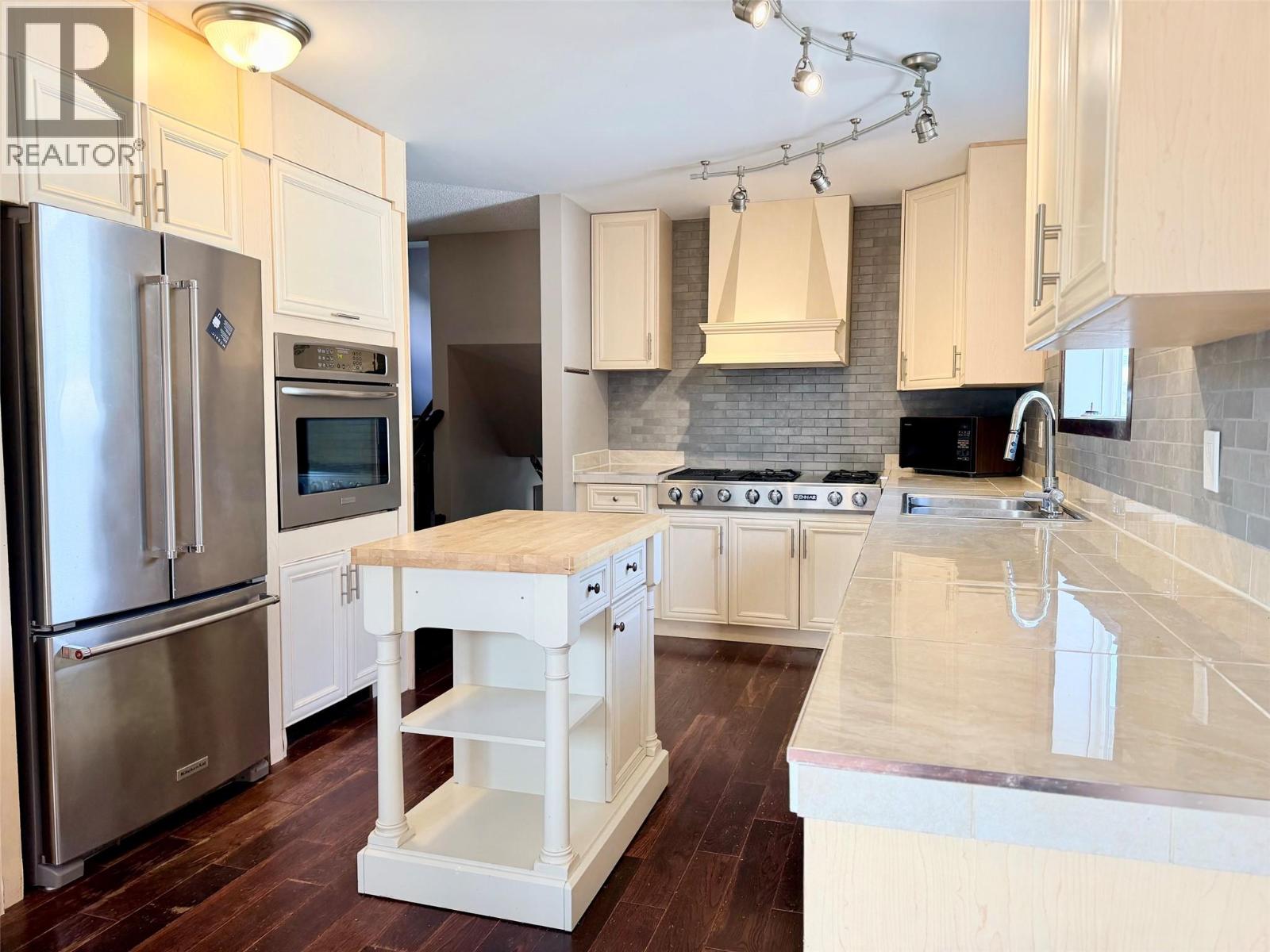 1804 Elm Street Property Photo 6