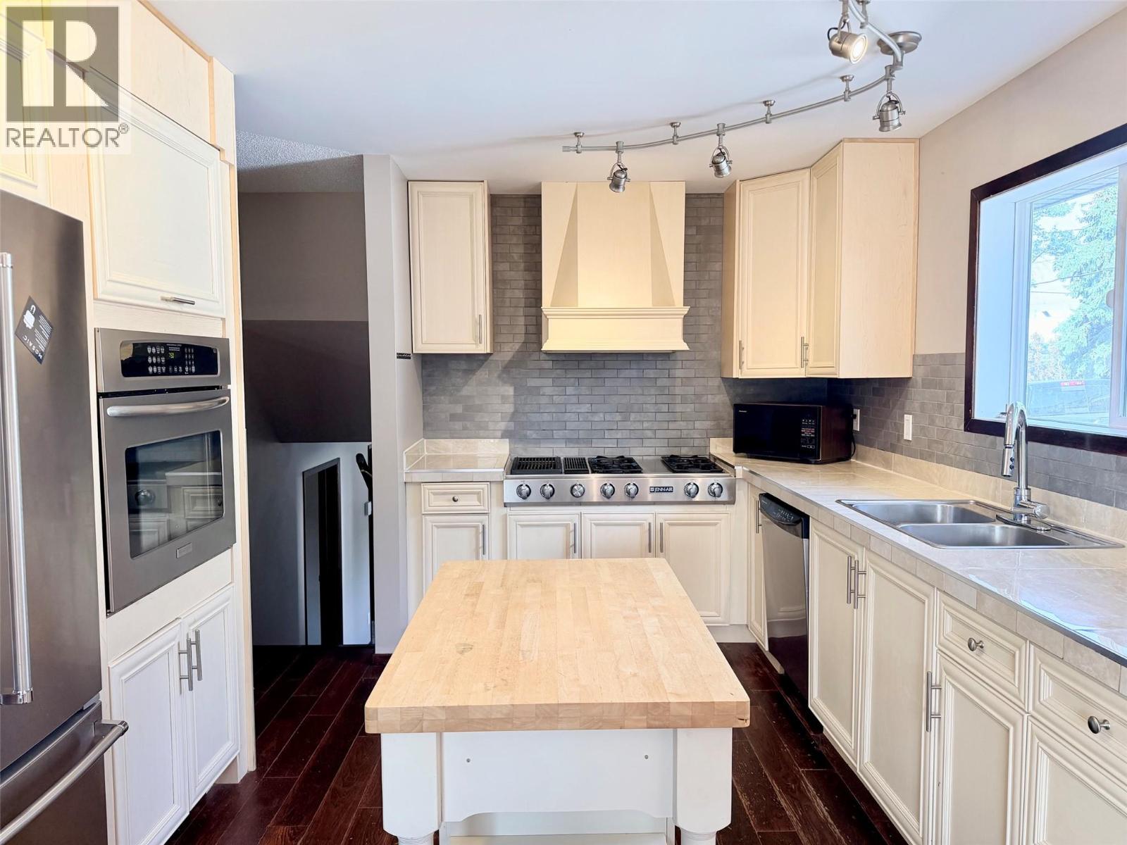 1804 Elm Street Property Photo 8