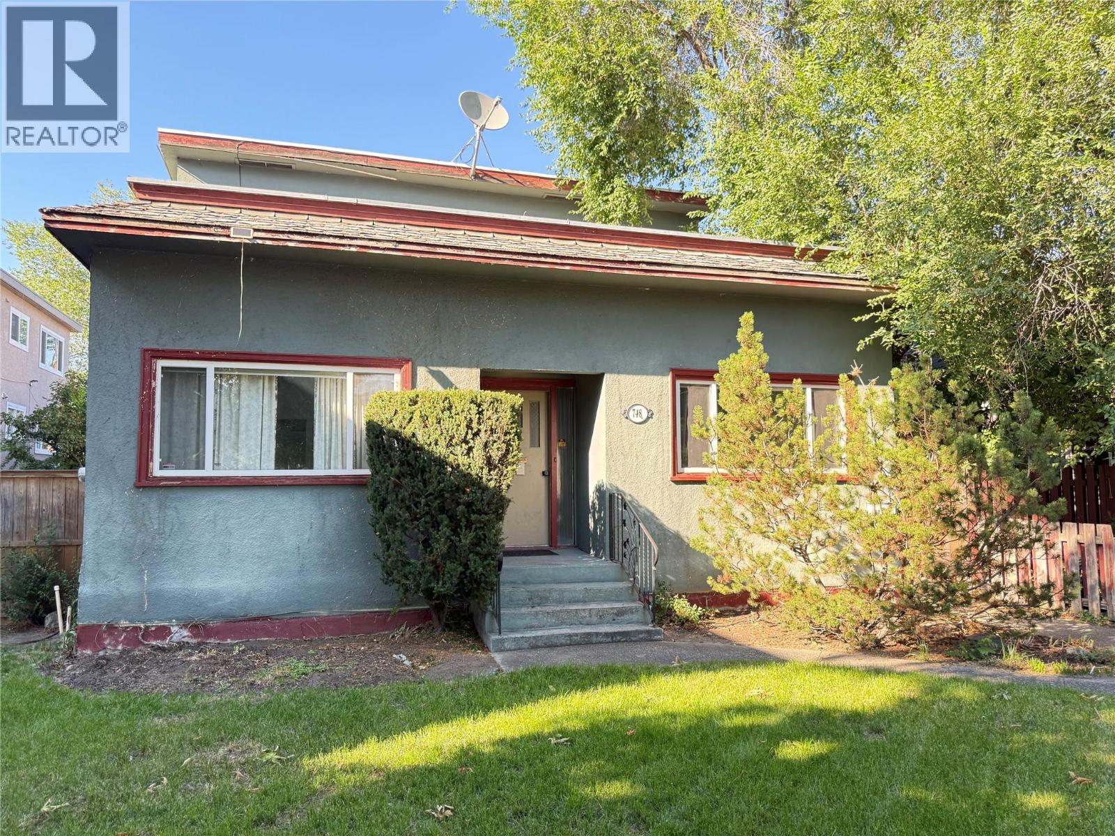 748 Bernard Avenue Property Photo 1