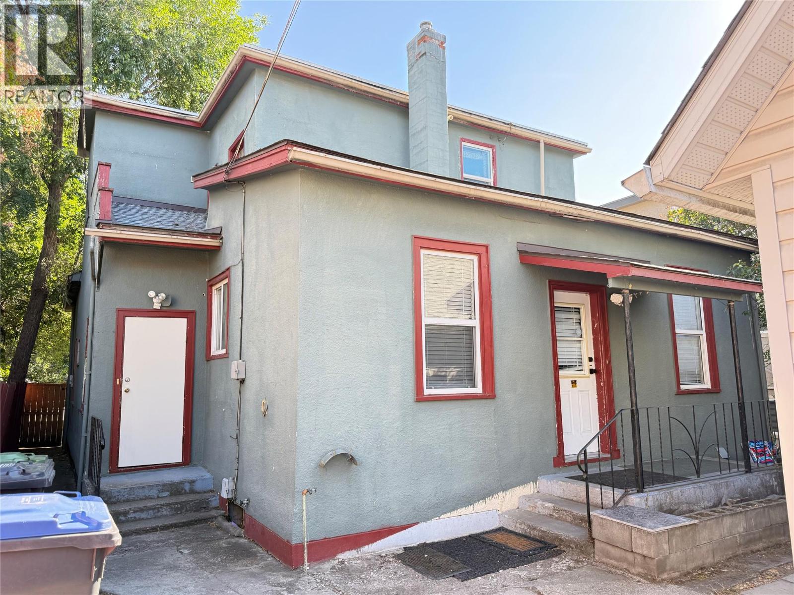 748 Bernard Avenue Property Photo 3