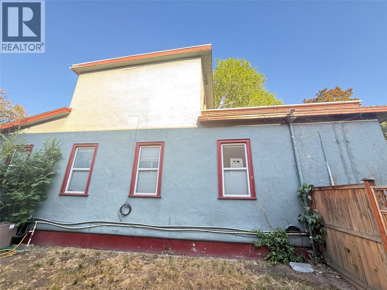 748 Bernard Avenue Property Photo 6