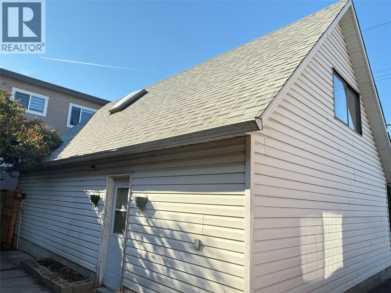 748 Bernard Avenue Property Photo 18
