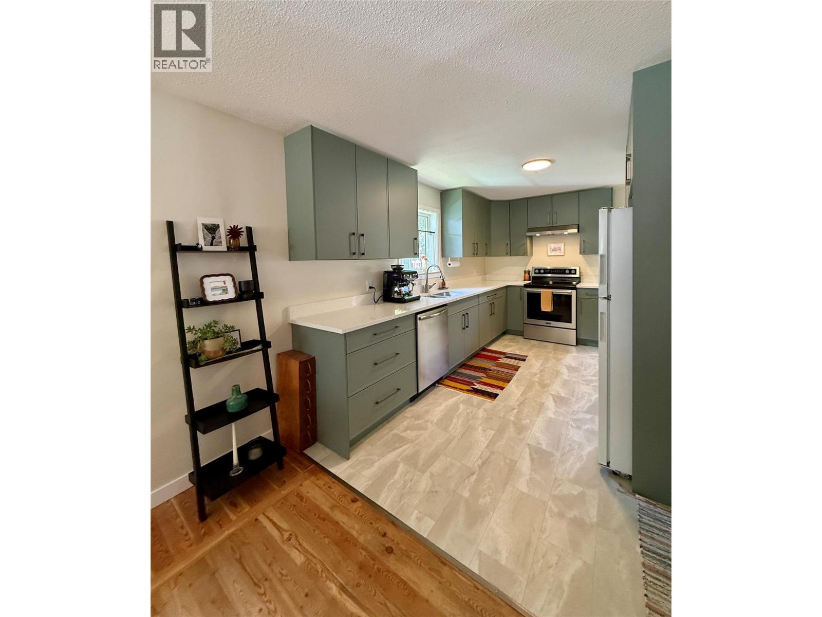 225 Dalgren Street Property Photo 17