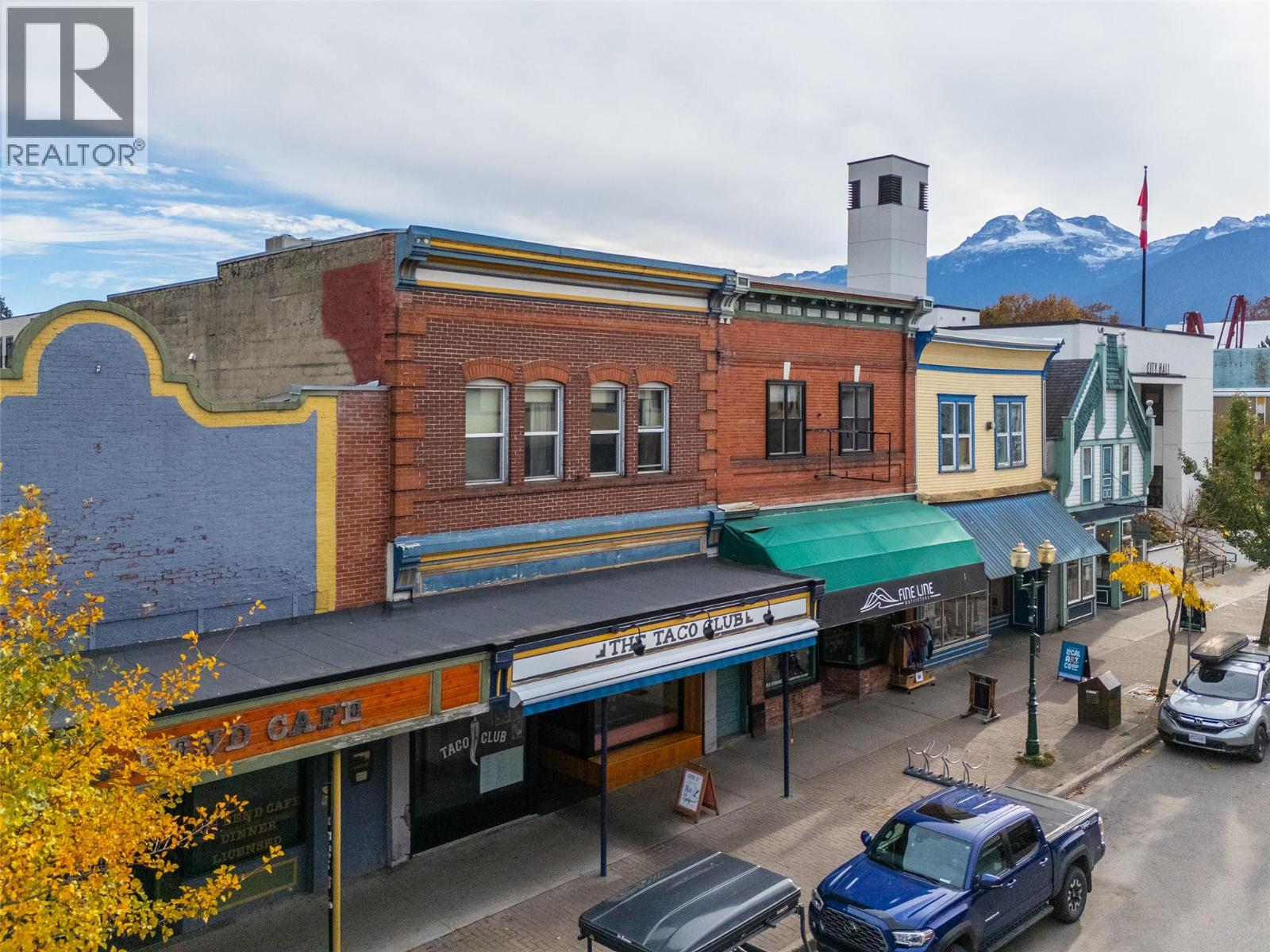 206 Mackenzie Avenue Property Photo 1