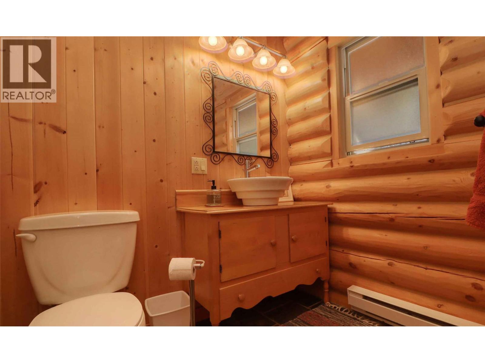 957 Little Shuswap Lake Road Property Photo 11