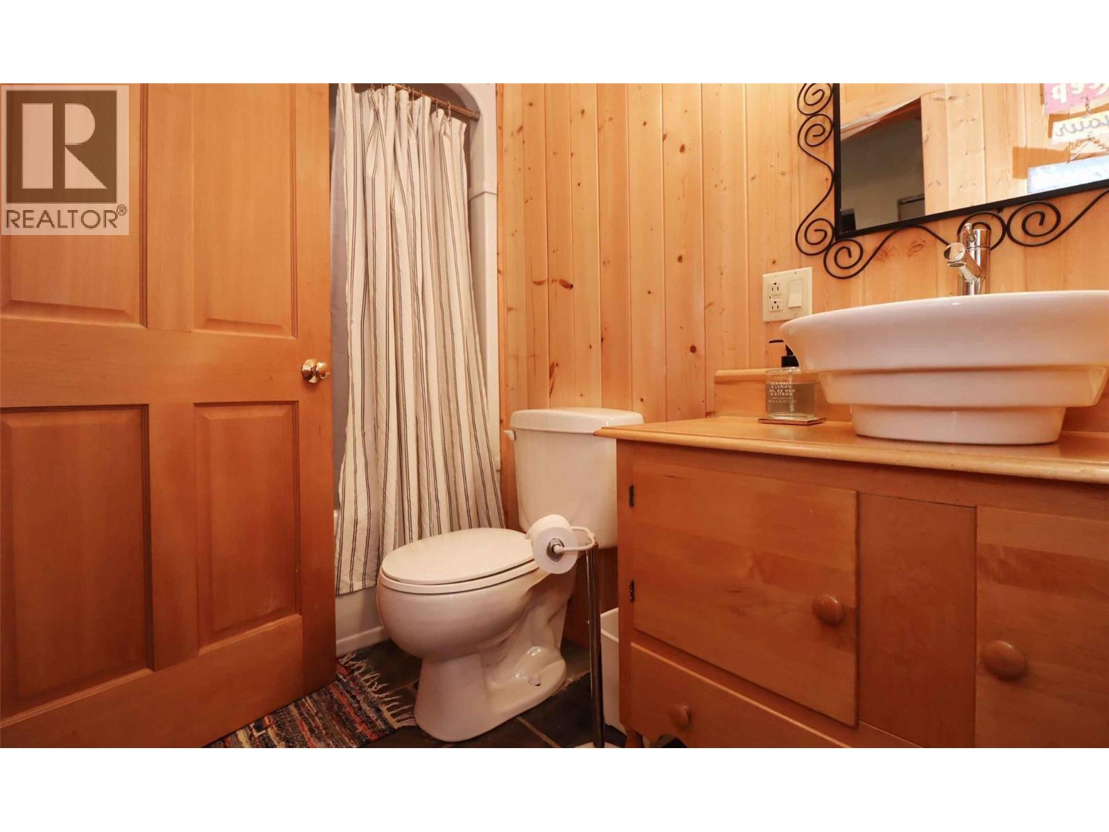 957 Little Shuswap Lake Road Property Photo 12