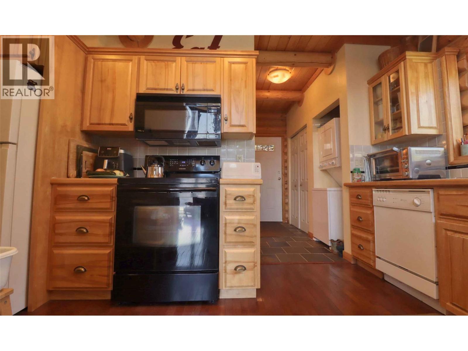 957 Little Shuswap Lake Road Property Photo 15