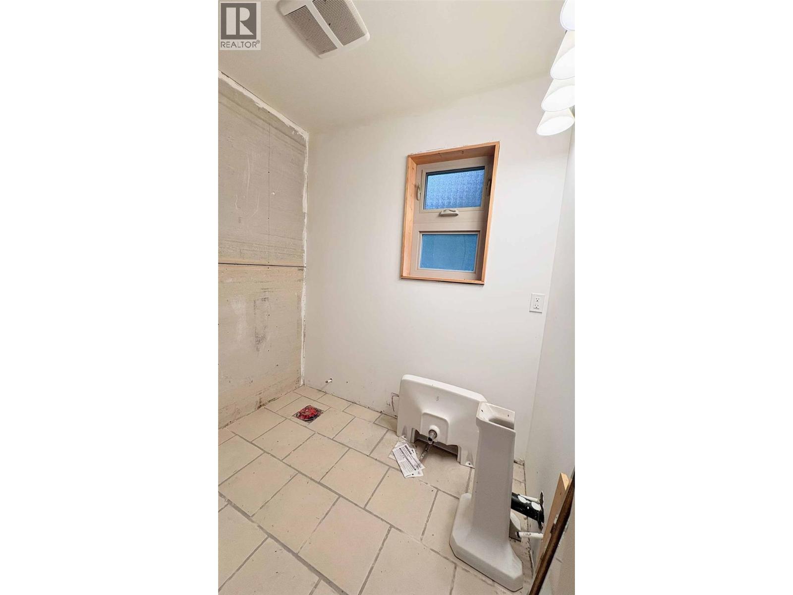 957 Little Shuswap Lake Road Property Photo 42