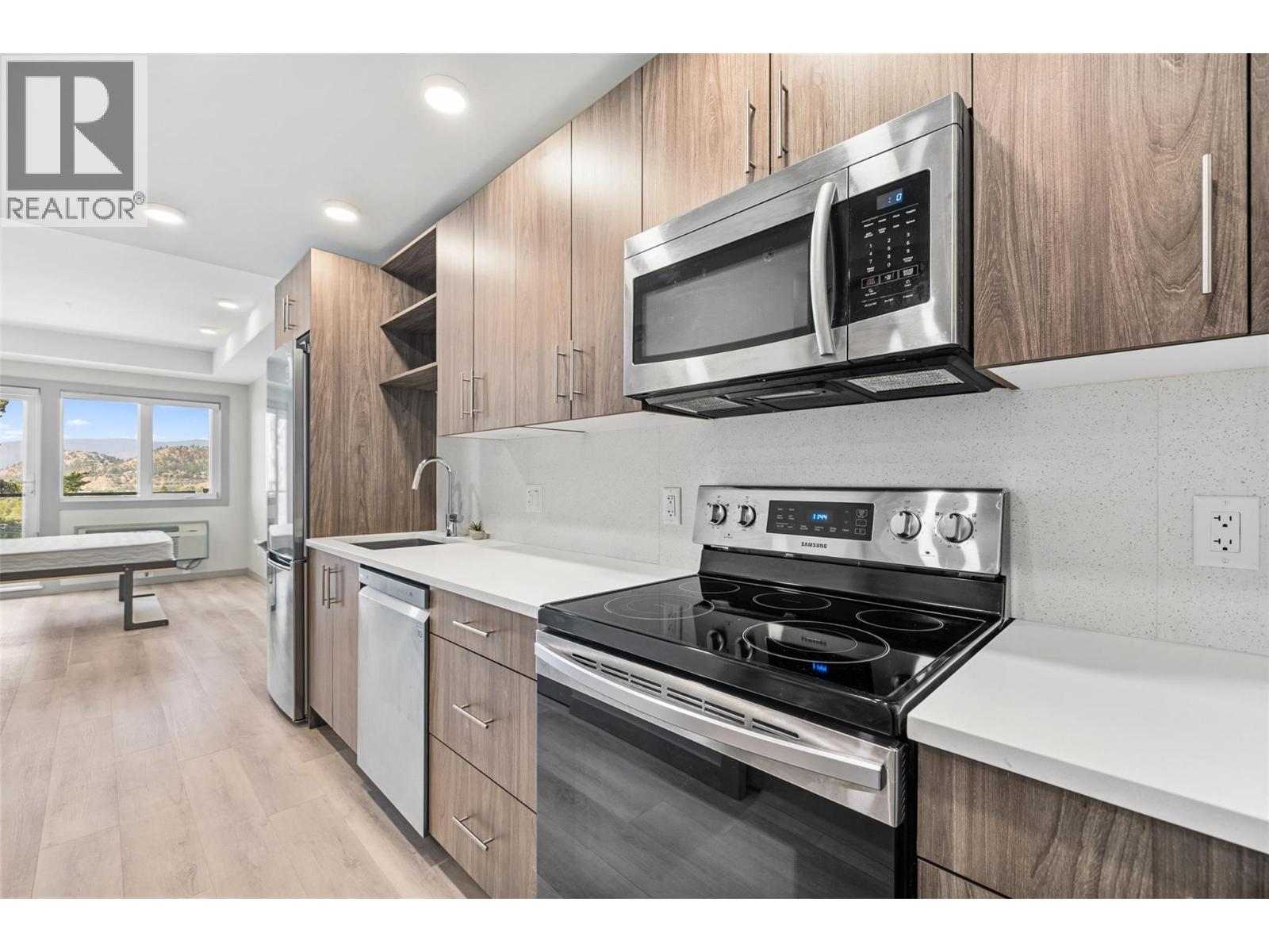 345 Dougall Road N Unit# Ph6 Property Photo 5