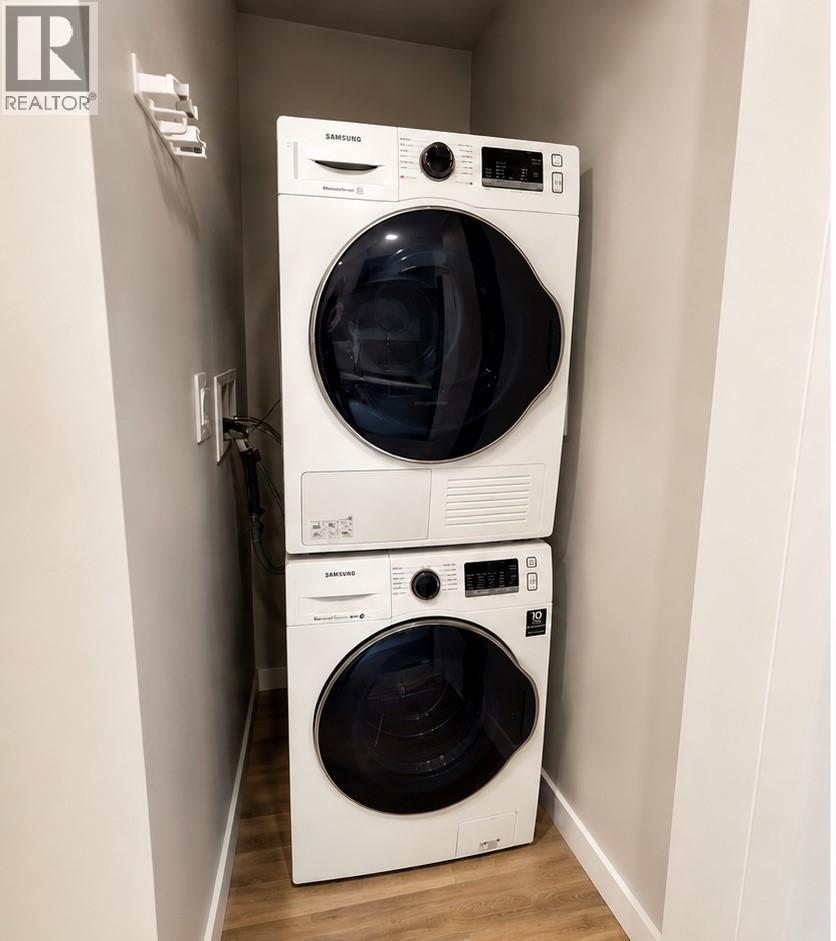 345 Dougall Road N Unit# Ph6 Property Photo 6