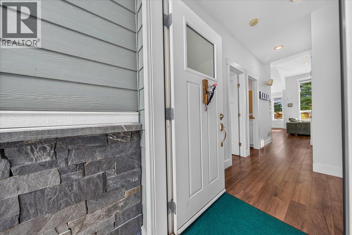 1878 Foxwood Trail Property Photo 4