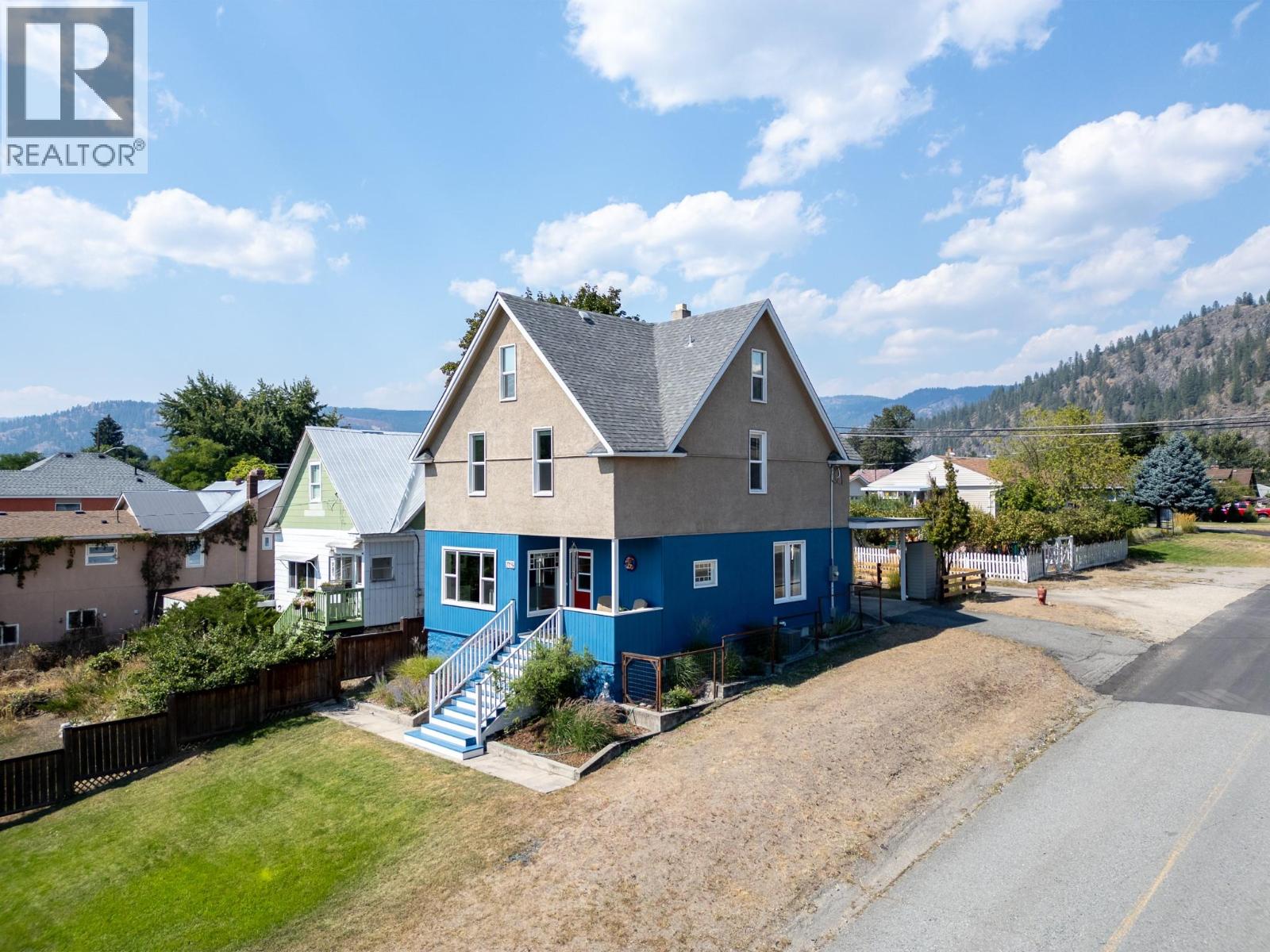 715 72nd Avenue Property Photo 1