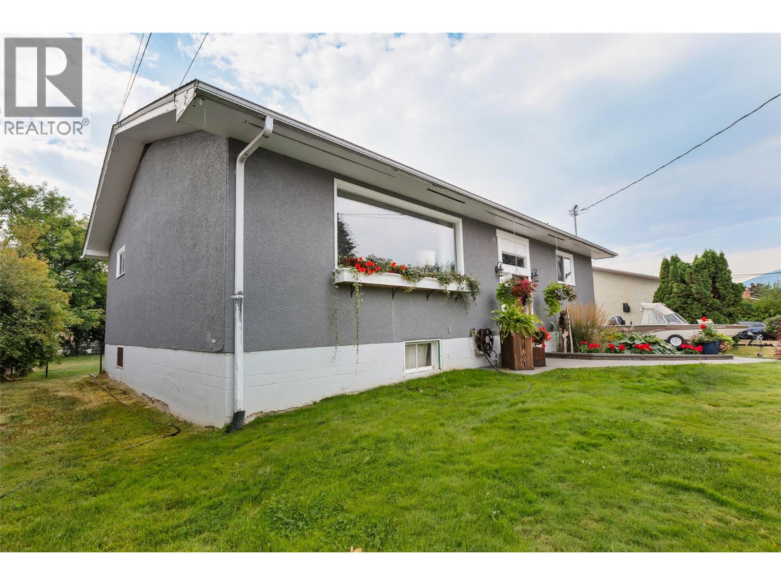 2121 Ash Street Property Photo 4