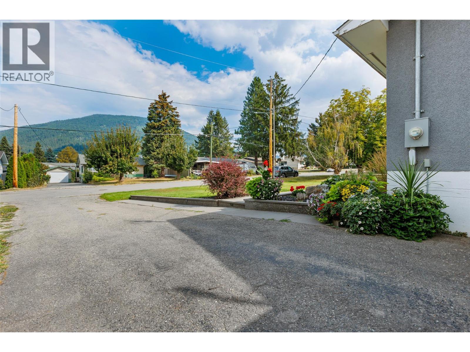 2121 Ash Street Property Photo 6