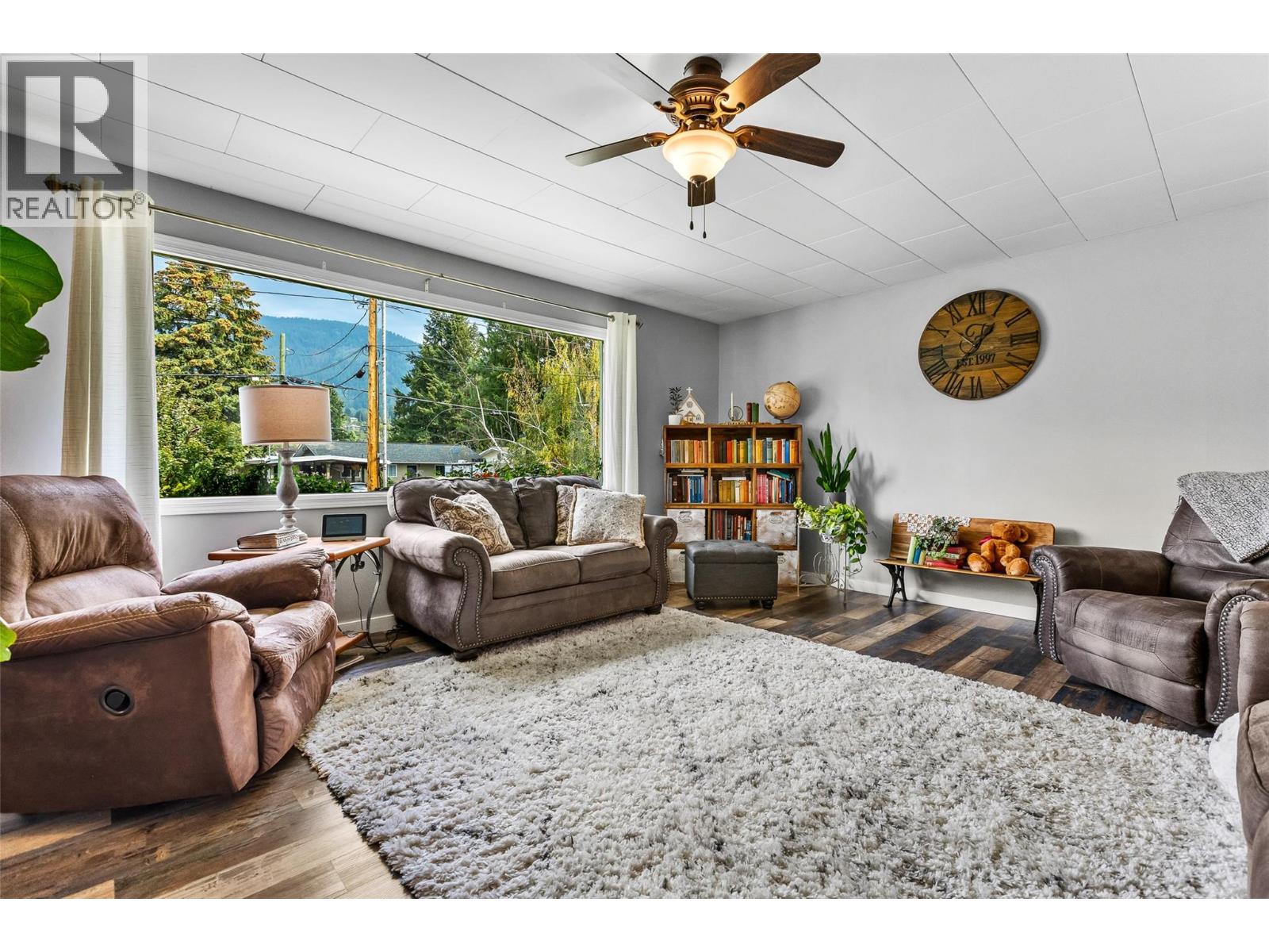 2121 Ash Street Property Photo 13