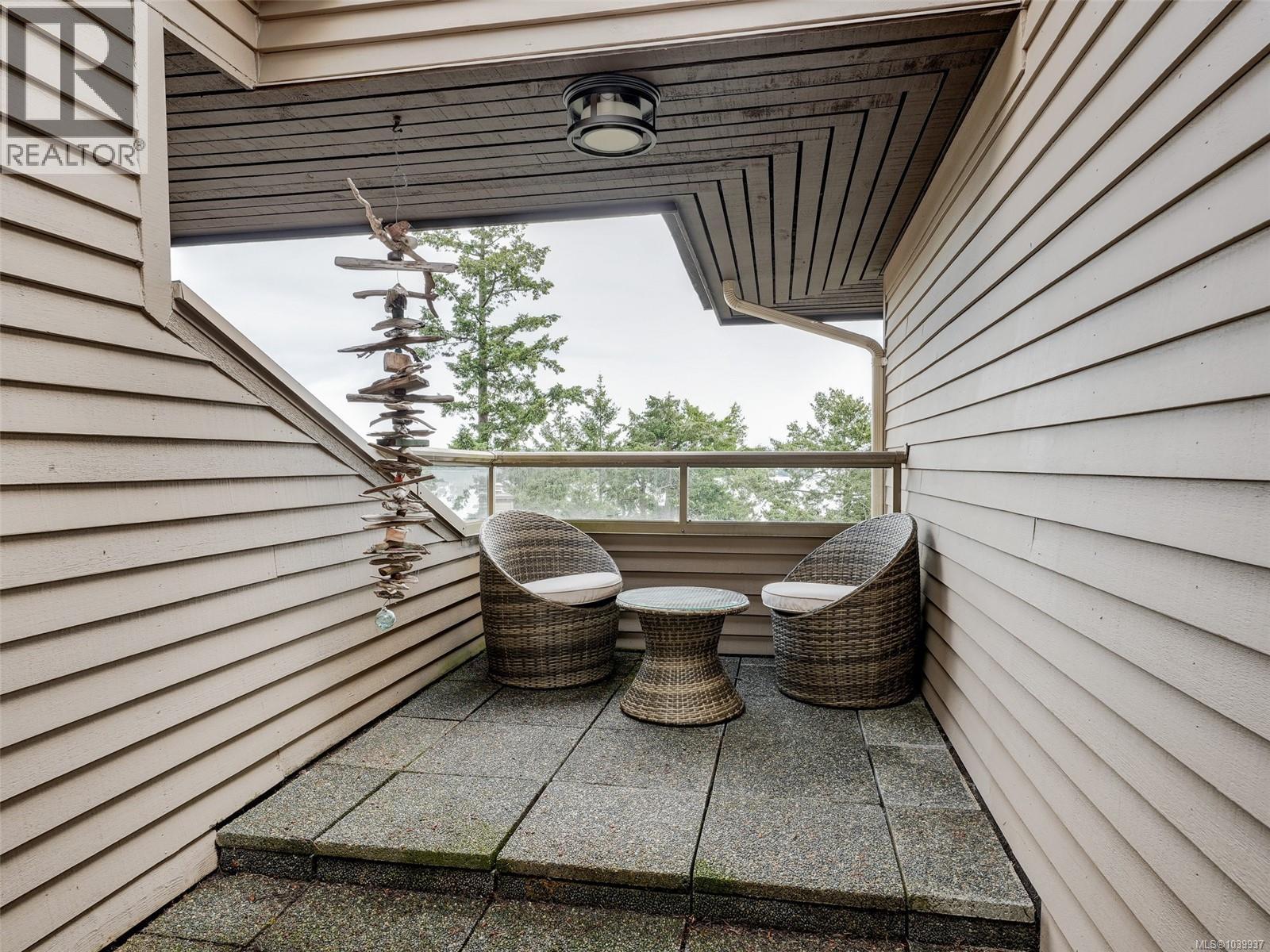 29 2353 Harbour Rd Property Photo 17
