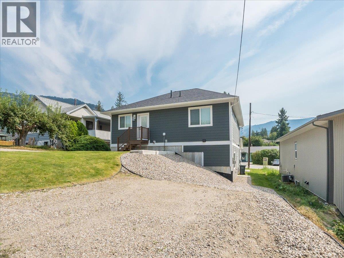808 7th Avenue Property Photo 3