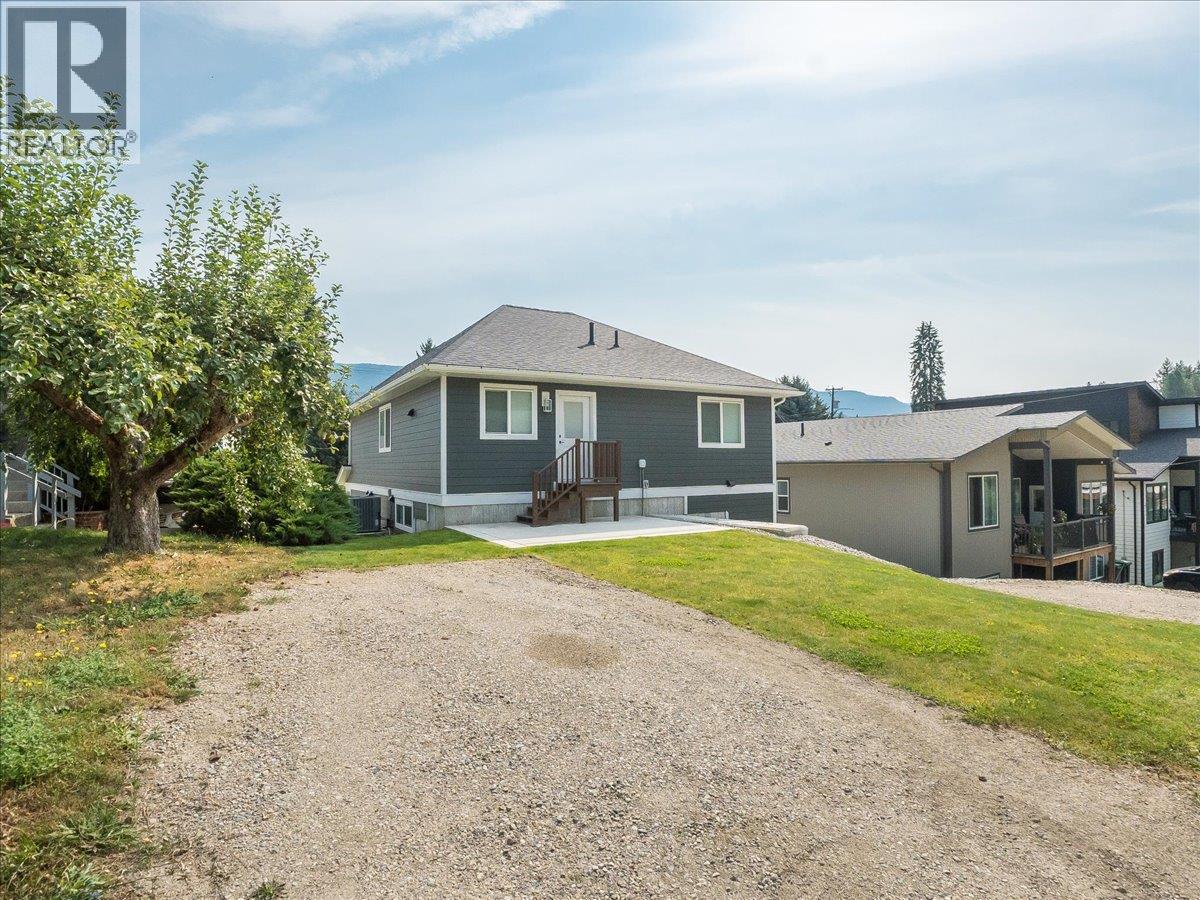 808 7th Avenue Property Photo 4