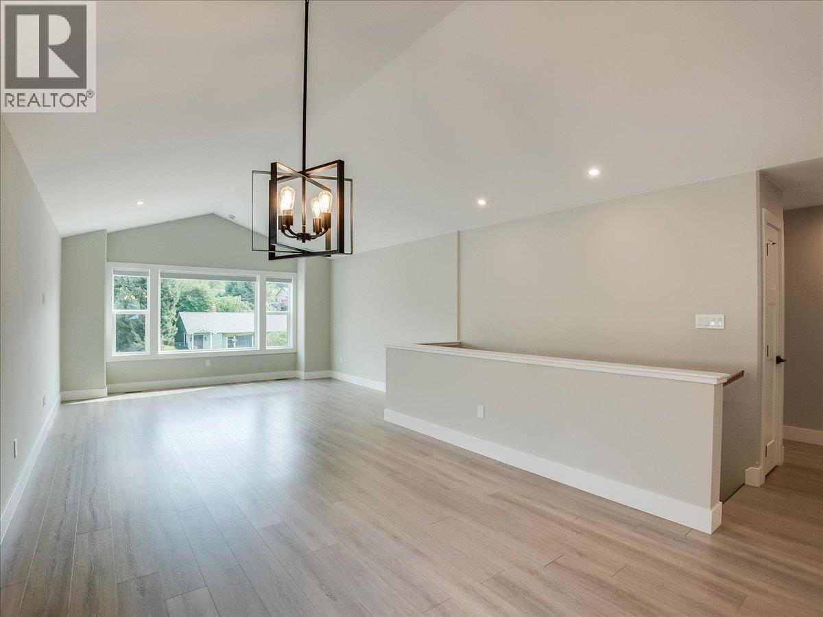 808 7th Avenue Property Photo 11