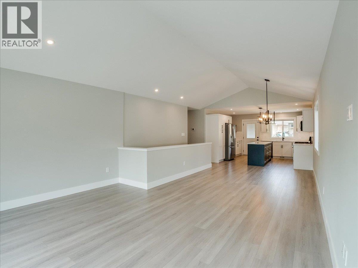 808 7th Avenue Property Photo 12