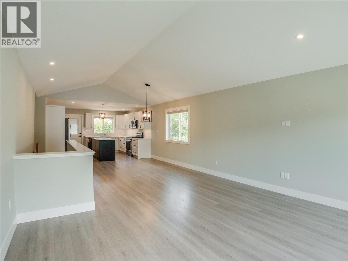 808 7th Avenue Property Photo 13