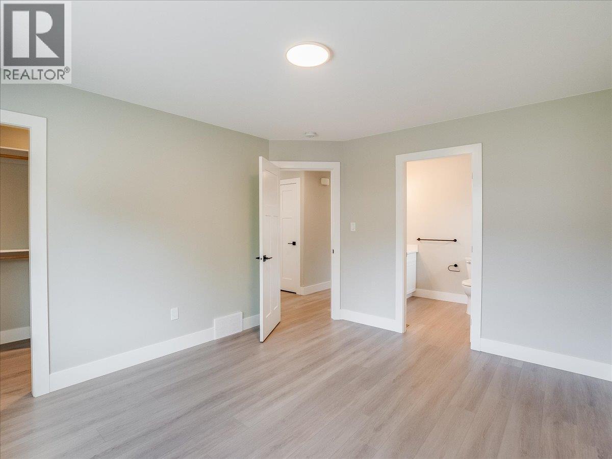 808 7th Avenue Property Photo 21