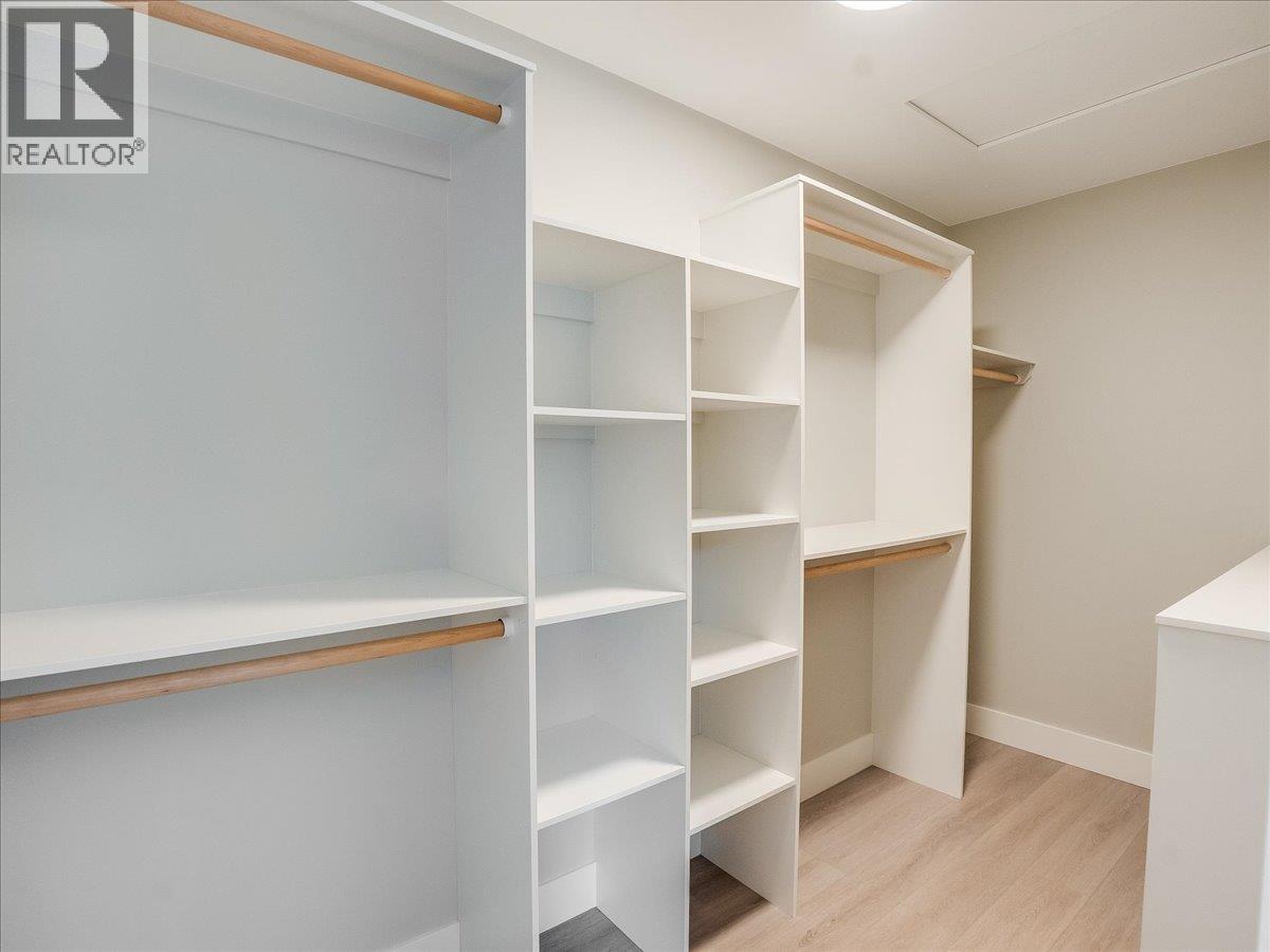 808 7th Avenue Property Photo 22