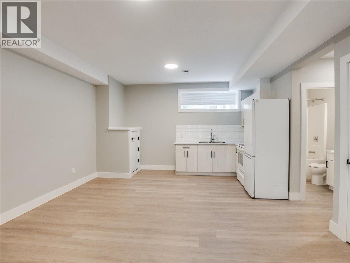 808 7th Avenue Property Photo 28