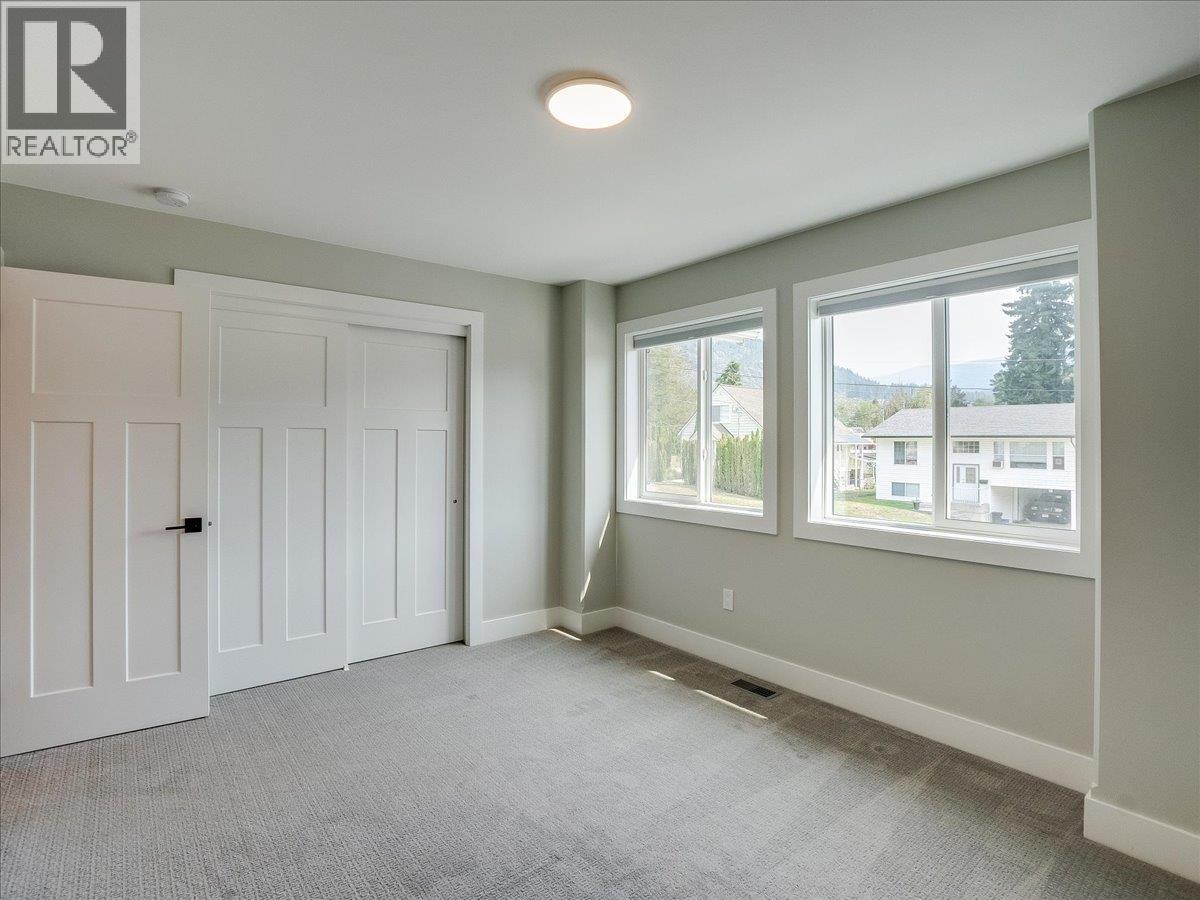 808 7th Avenue Property Photo 33