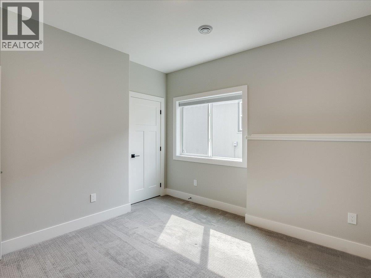 808 7th Avenue Property Photo 35
