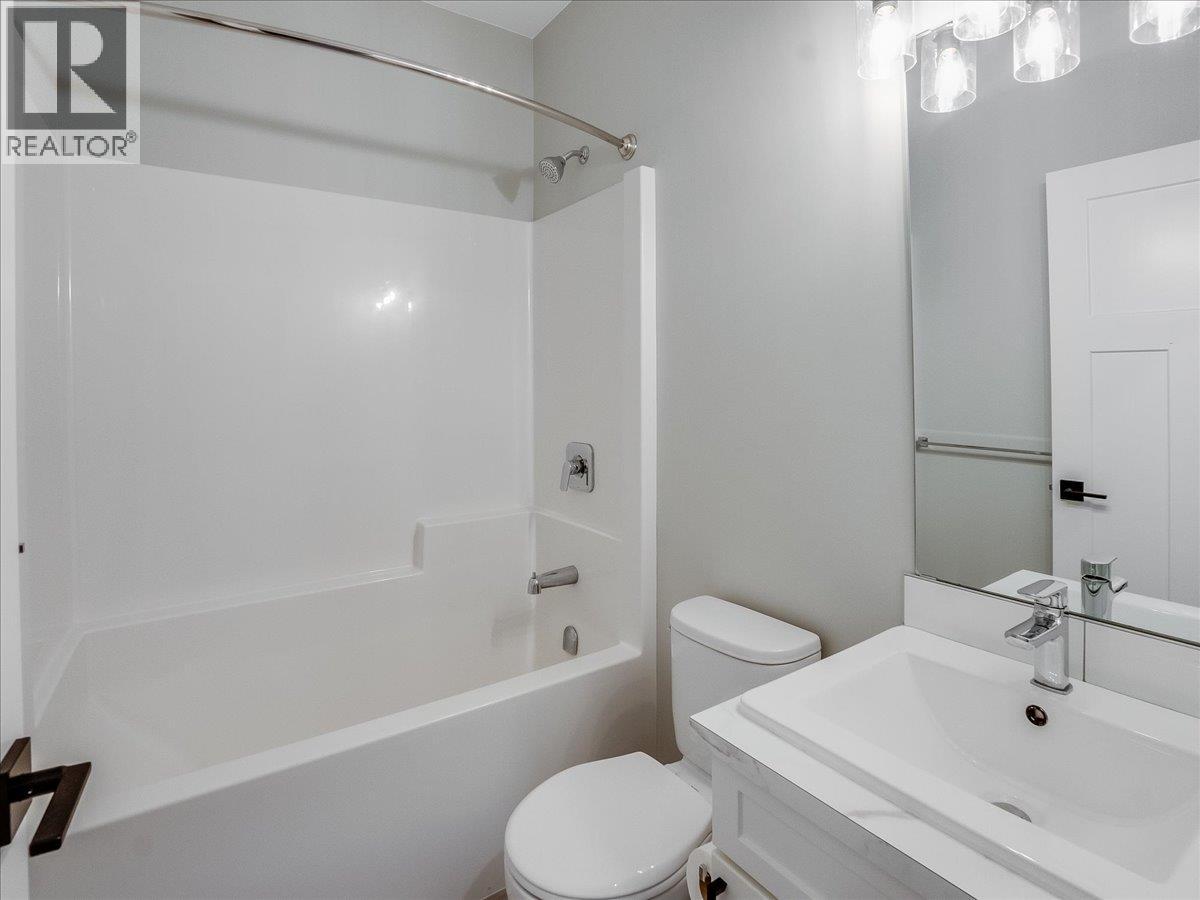 808 7th Avenue Property Photo 36
