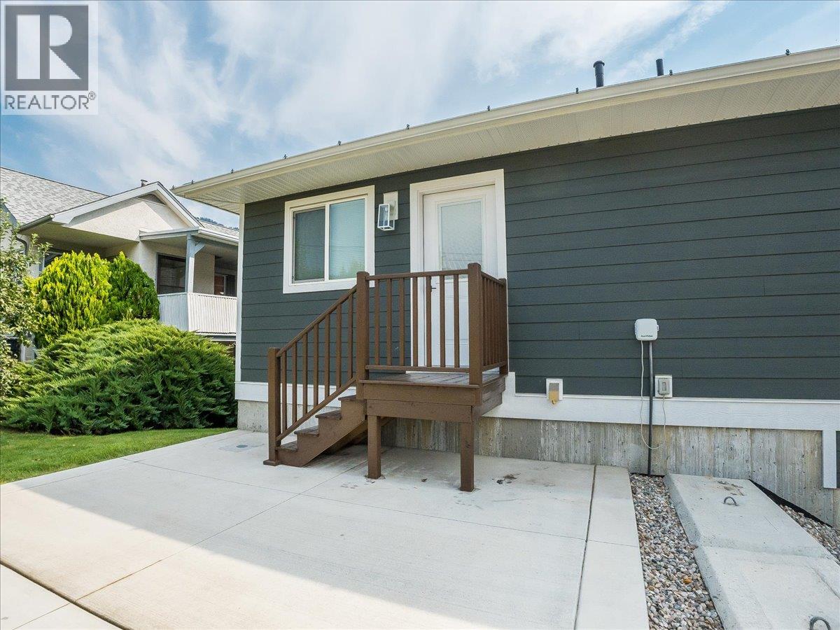 808 7th Avenue Property Photo 41
