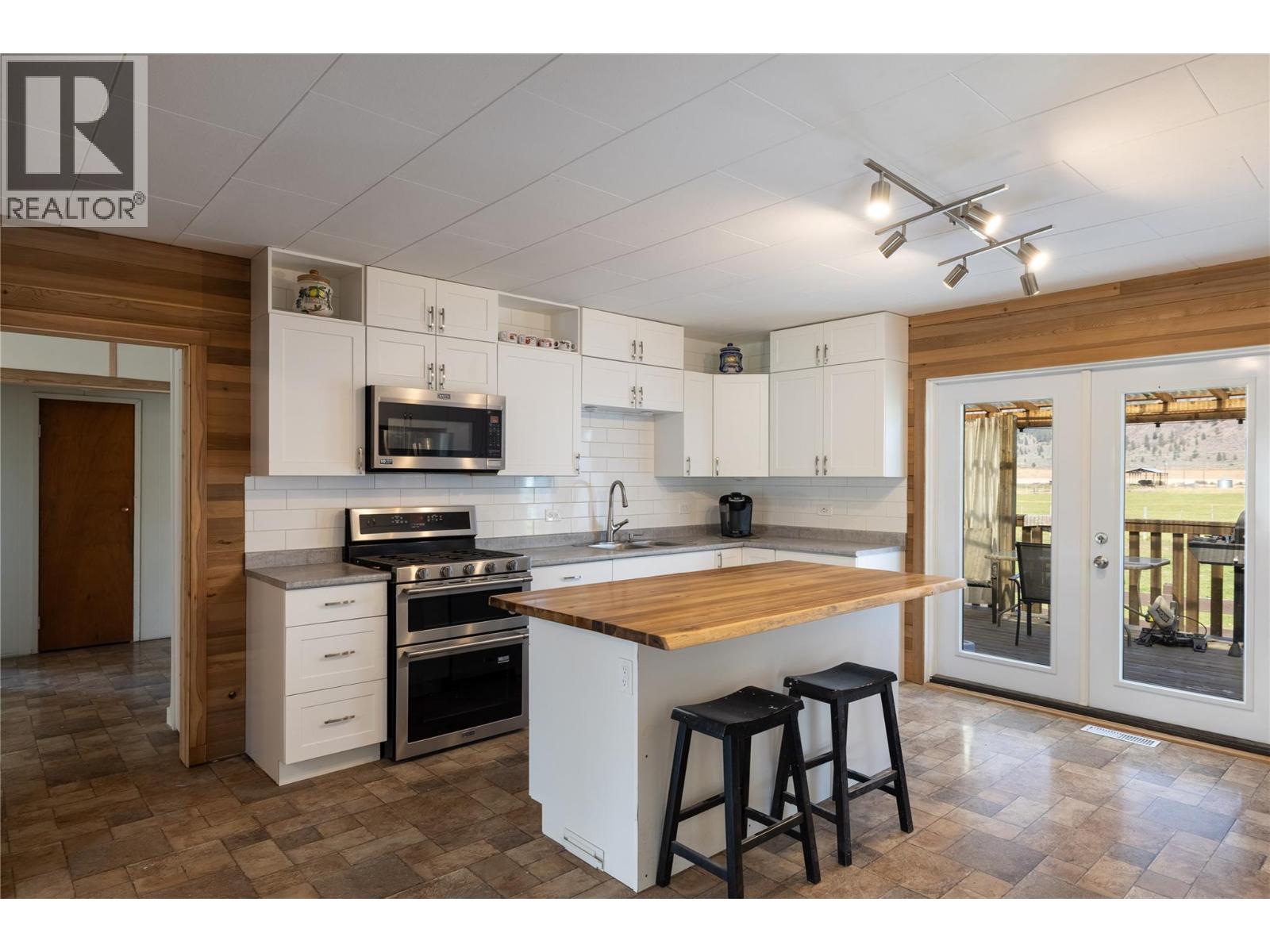6662 Bulman Road Property Photo 8