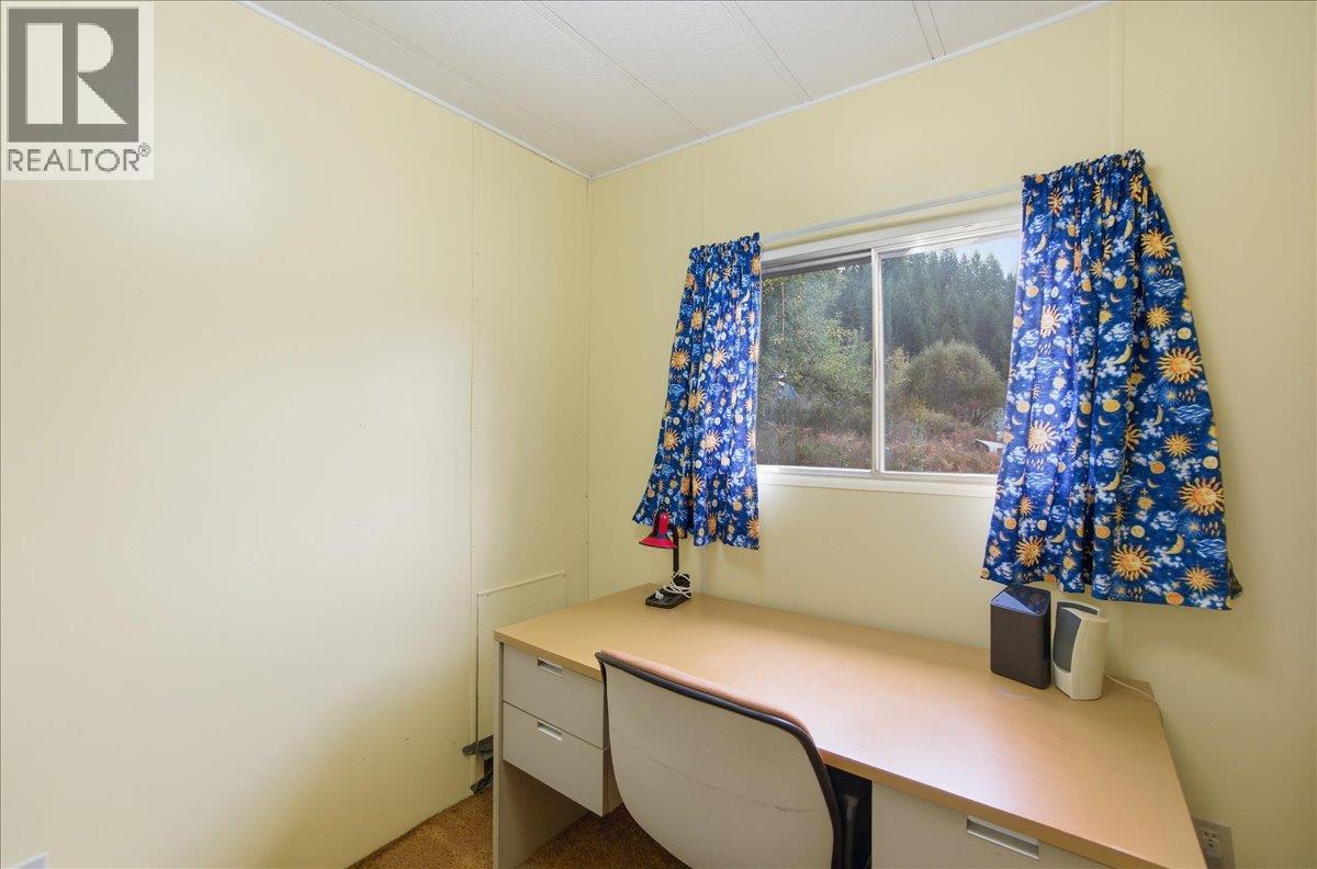 2413 Doukhobour Road Property Photo 27