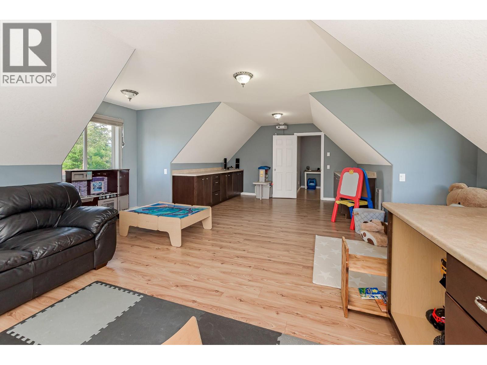 160 Carlin Street Property Photo 32