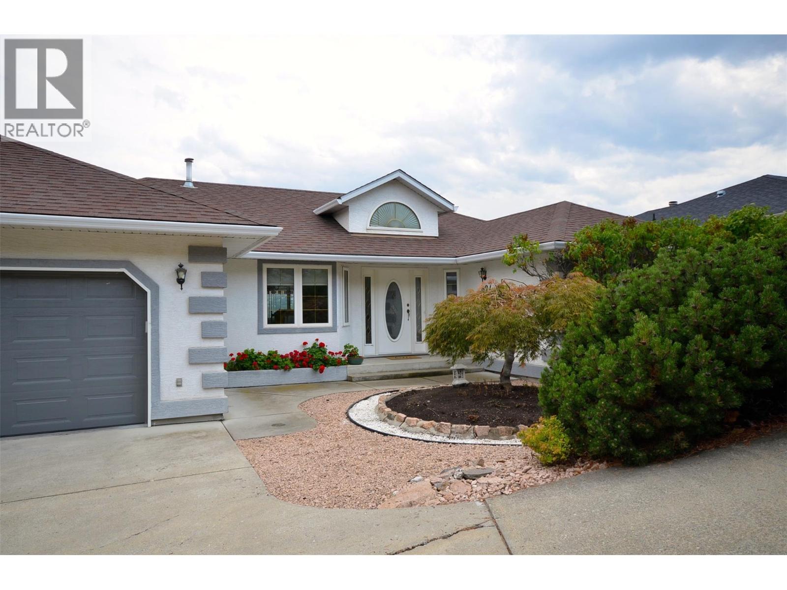 7927 Stoneridge Drive Property Photo 1
