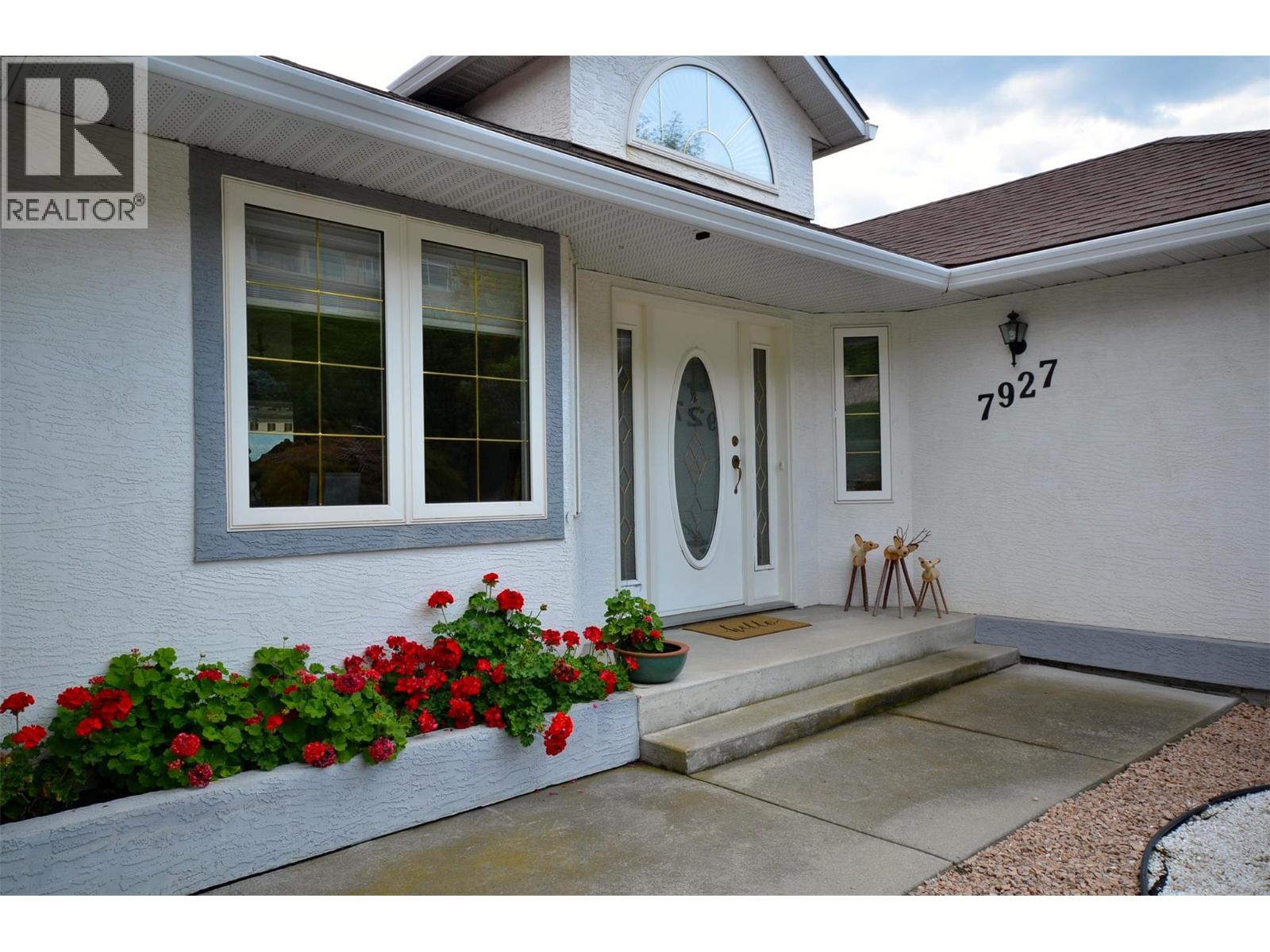 7927 Stoneridge Drive Property Photo 3