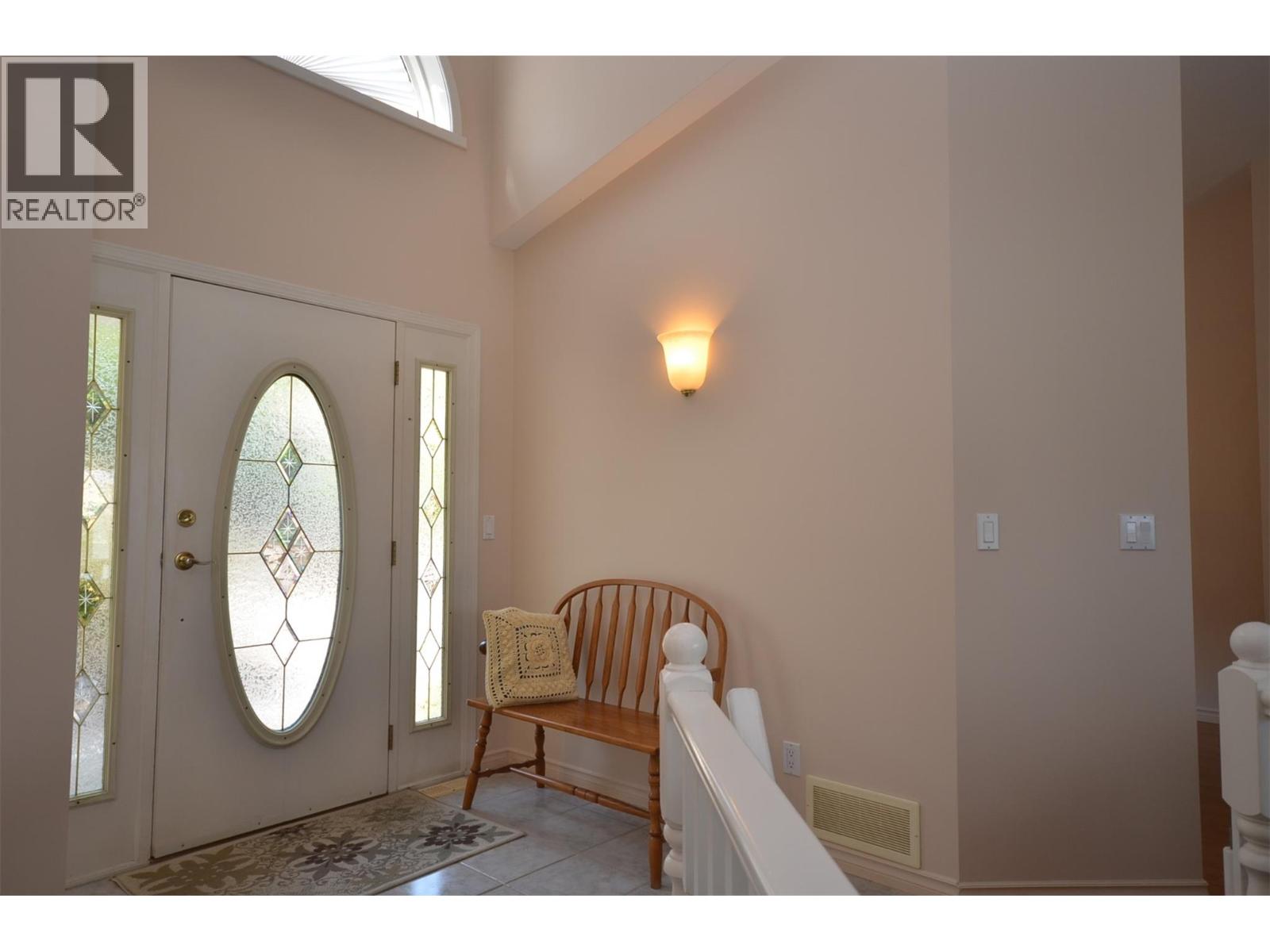 7927 Stoneridge Drive Property Photo 11