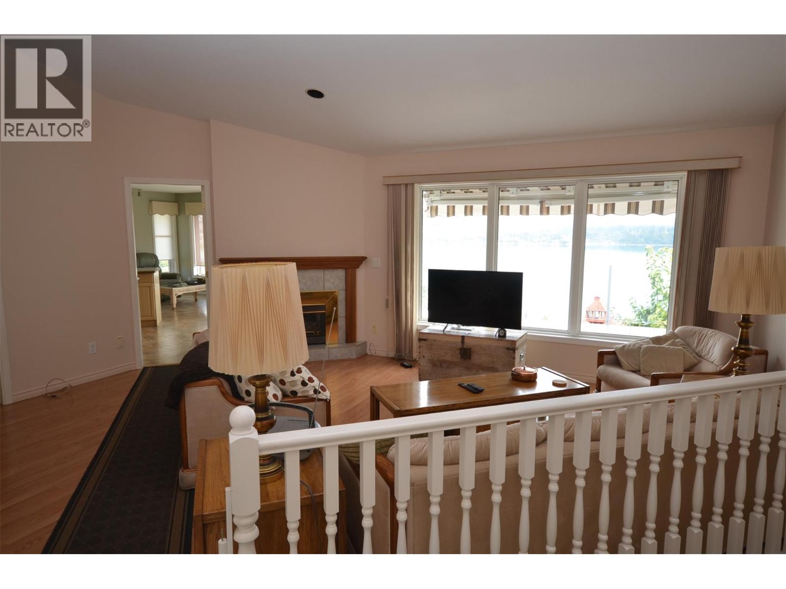 7927 Stoneridge Drive Property Photo 12