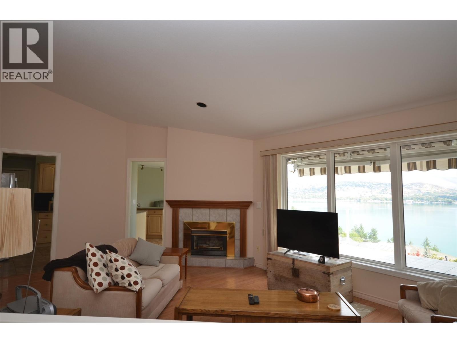 7927 Stoneridge Drive Property Photo 13